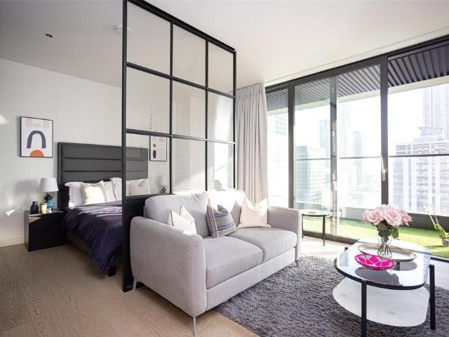 Flat for sale in Canary Wharf, Greater London