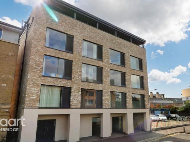 Flat for sale in Arbury, Cambridgeshire