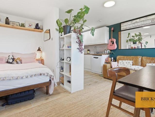 Flat for sale in Gospel Oak, Greater London