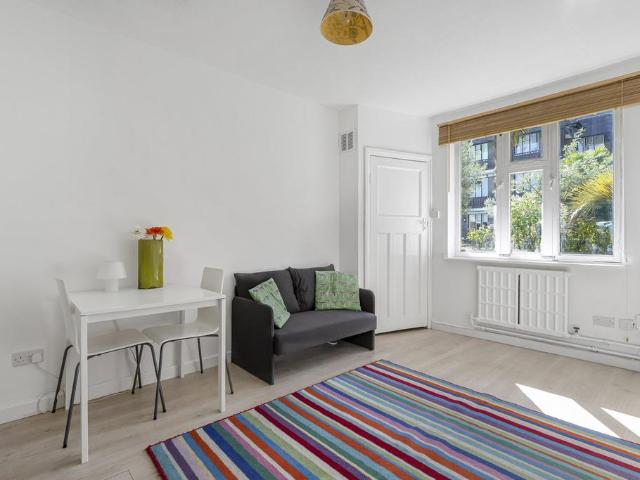 Flat for sale in Streatham Hill, Greater London