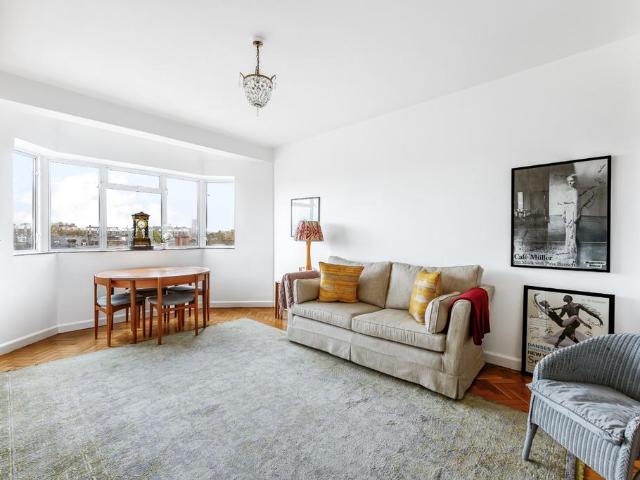 Flat for sale in West Kensington, Greater London