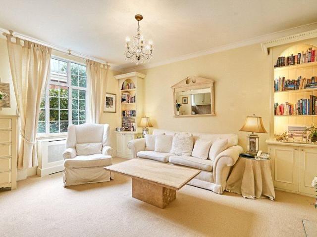 Flat for sale in Chelsea, Greater London