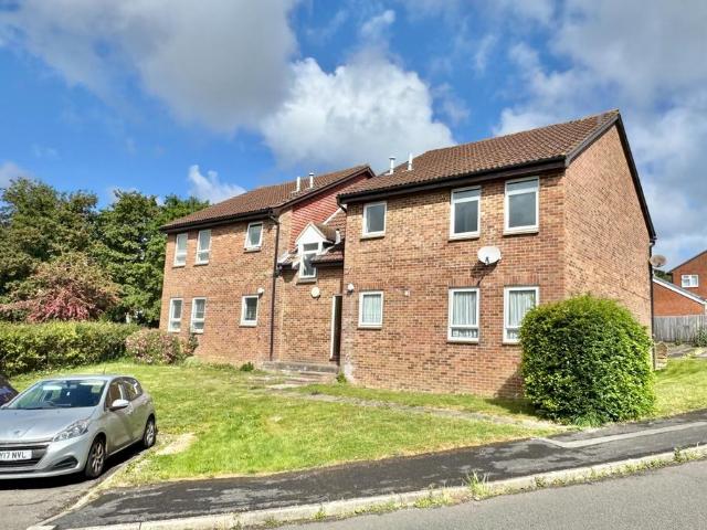 Flat for sale in Lowford, Helford