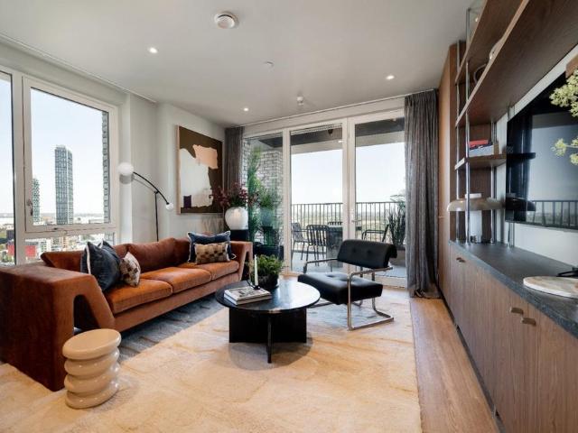 Flat for sale in London Borough of Ealing, Greater London