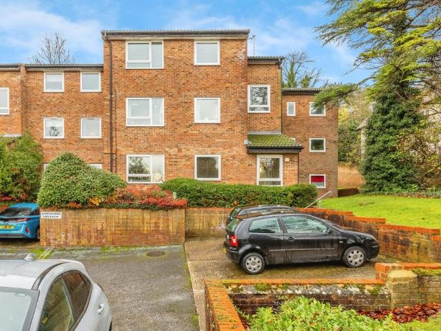 Flat for sale in London Borough of Croydon, Sanderstead