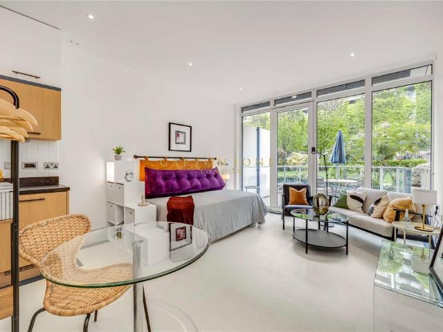 Flat for sale in Greater London