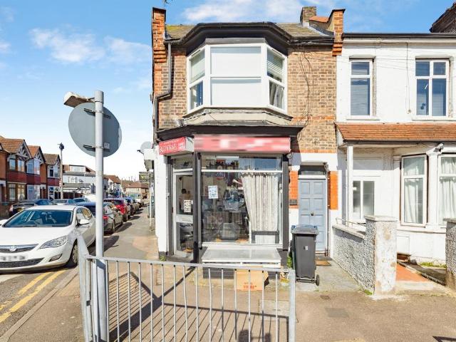 Flat for sale in Holywell Estate, North Watford