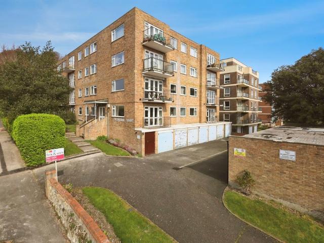 Flat for sale in Upperton, Eastbourne