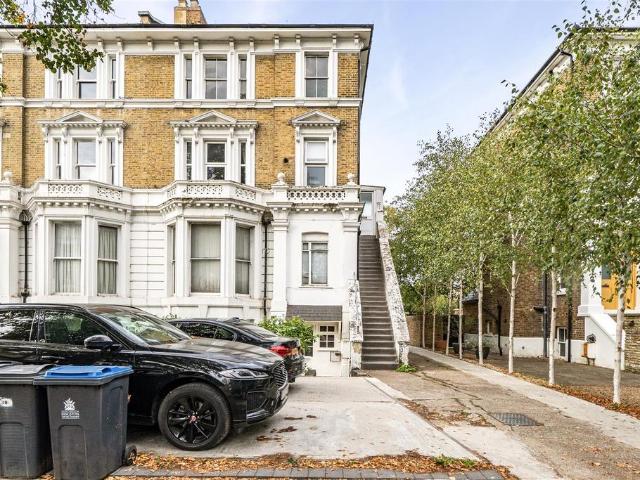 Flat for sale in Royal Borough of Kingston upon Thames, Greater London
