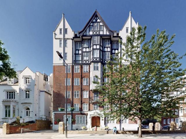 Flat for sale in St. John's Wood, Greater London