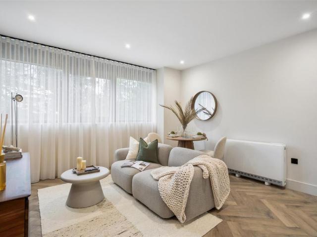 Flat for sale in Lunnon, Buckinghamshire