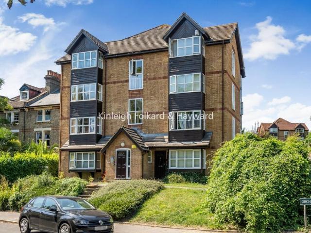 Flat for sale in Crystal Palace, Greater London