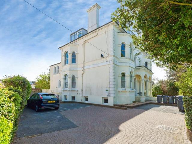 Flat for sale in Worthing, West Sussex