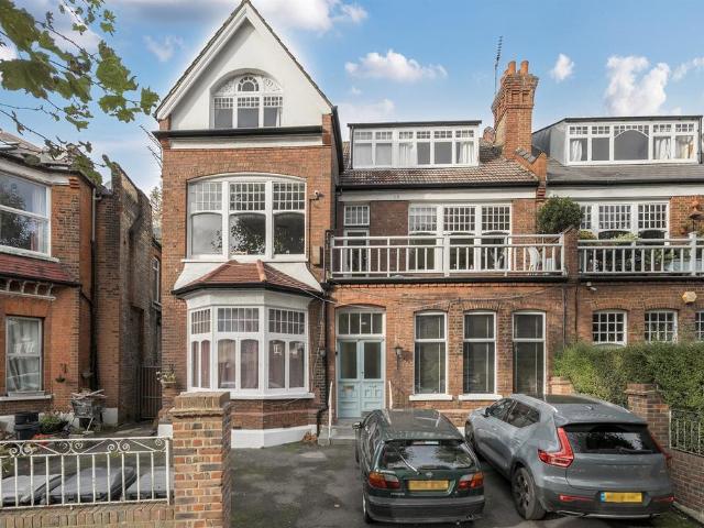 Flat for sale in Muswell Hill, Greater London