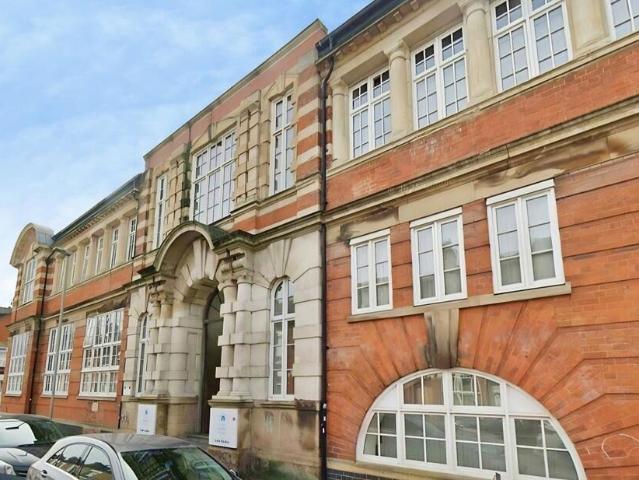 Flat for sale in Black Friars, Old Wharf