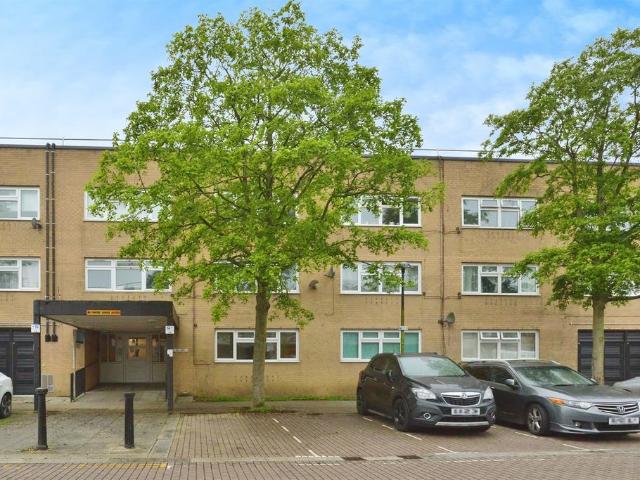 Flat for sale in Central Milton Keynes, Milton Keynes