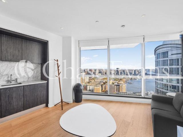 Flat for sale in Blackwall, Greater London