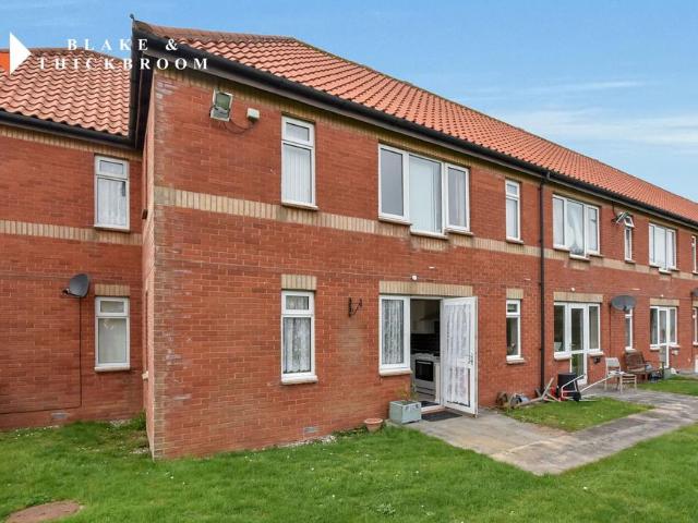 Flat for sale in Holland-on-Sea, Dale Hill
