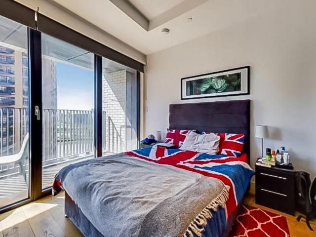 Flat for sale in London City Island, Blackwall