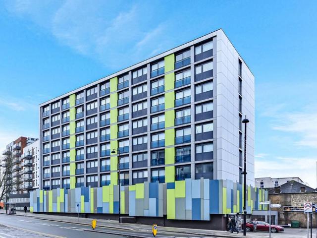 Flat for sale in Hayes, Greater London