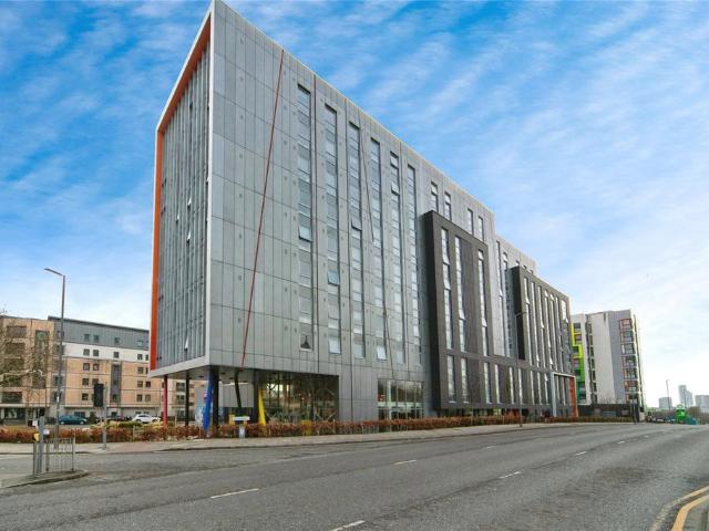 Flat for sale in Islington, Calderstones