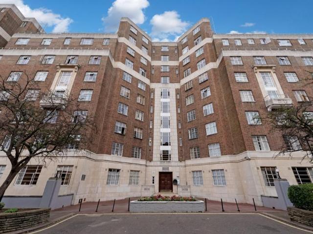 Flat for sale in Hammersmith, Greater London