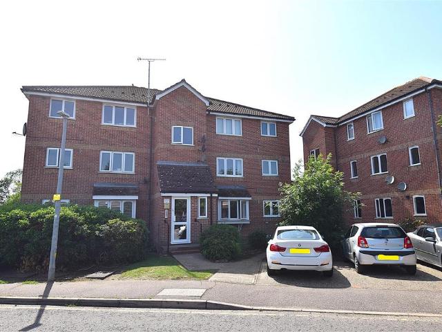 Flat for sale in Stroud Green, Barling
