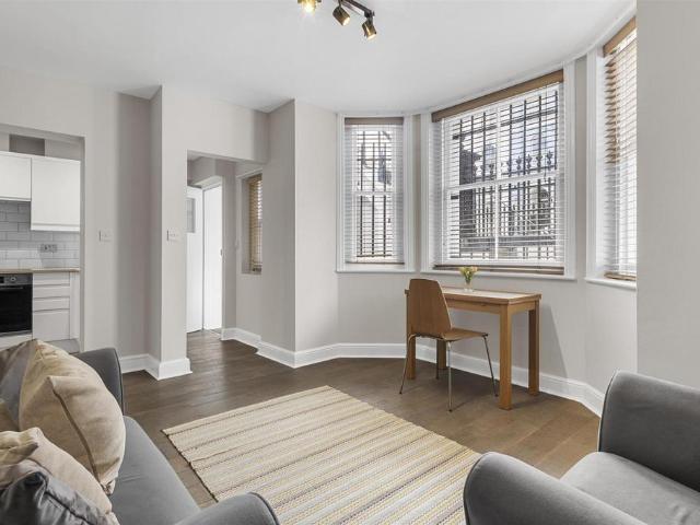 Flat for sale in Notting Hill, Greater London