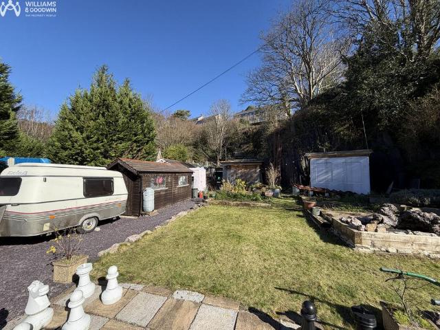 Flat for sale in Bethesda, Wales