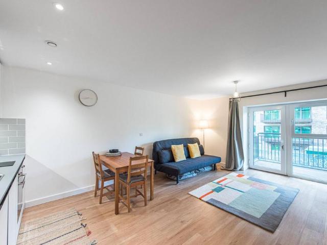 Flat for sale in Colindale, Greater London