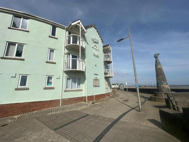Flat for sale in Nangreaves, Wales
