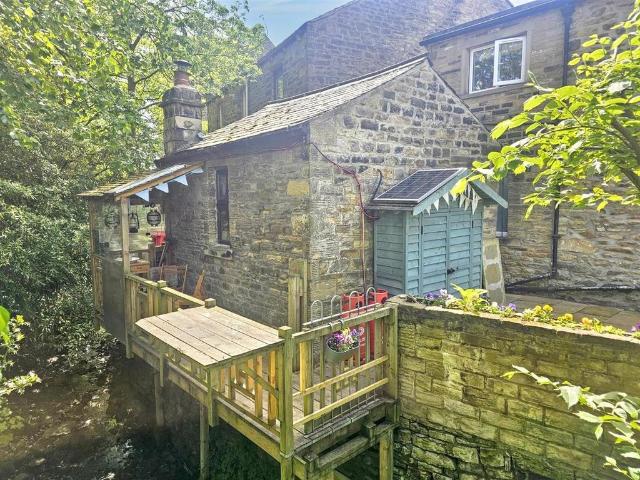 Flat for sale in West Yorkshire