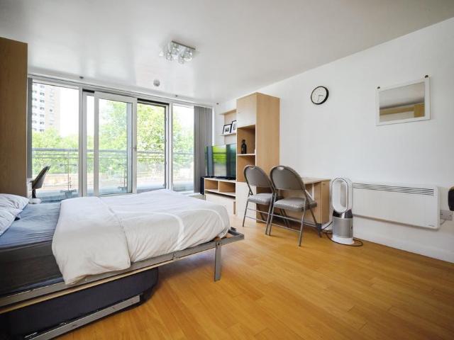 Flat for sale in Portsea, City Of Portsmouth