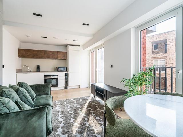 Flat for sale in Vauxhall, Greater London