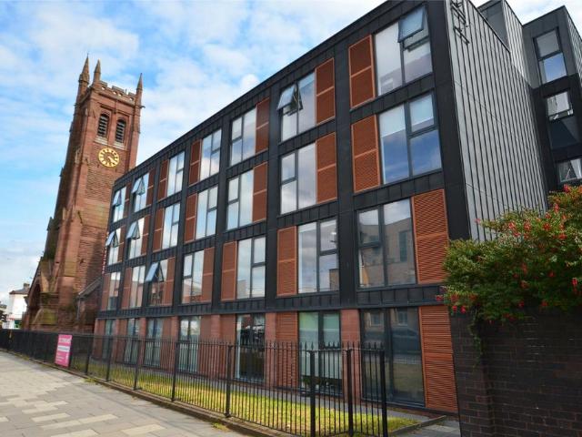 Flat for sale in Kensington, Calderstones