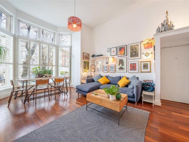 Flat for sale in Belsize Park, Greater London