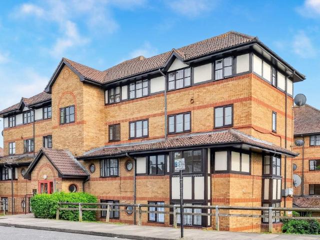 Flat for sale in Greater London