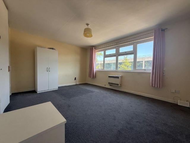 Flat for sale in Milton Keynes