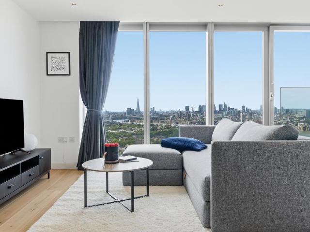 Flat for sale in Canary Wharf, Greater London