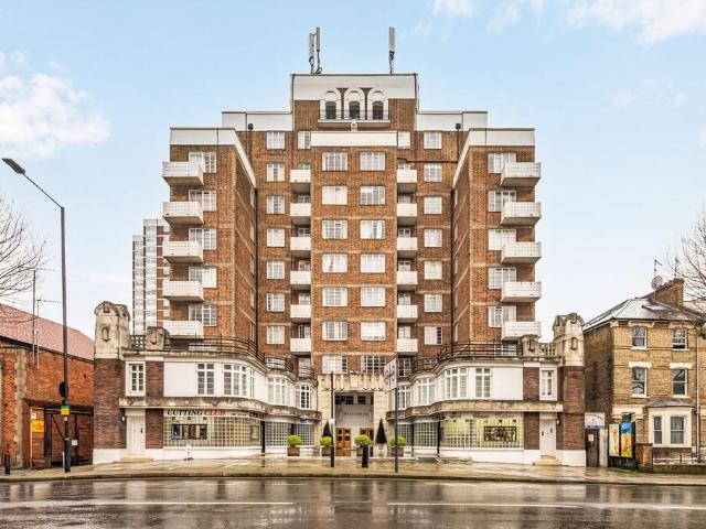 Flat for sale in Shepherd's Bush, Greater London