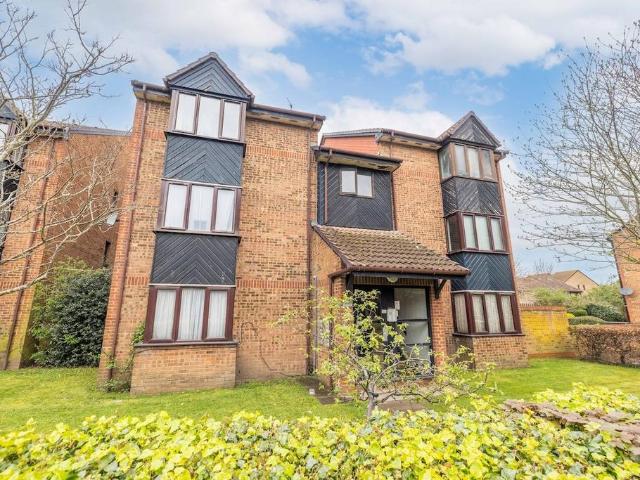 Flat for sale in West Drayton, Greater London