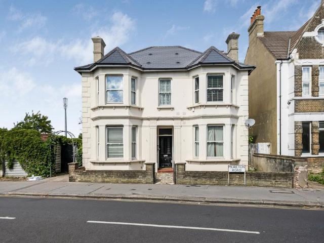 Flat for sale in London Borough of Croydon, Sanderstead