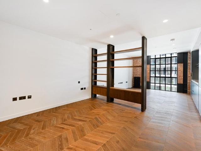 Flat for sale in Nine Elms, Greater London