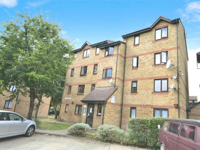 Flat for sale in London Borough of Lewisham, Greater London