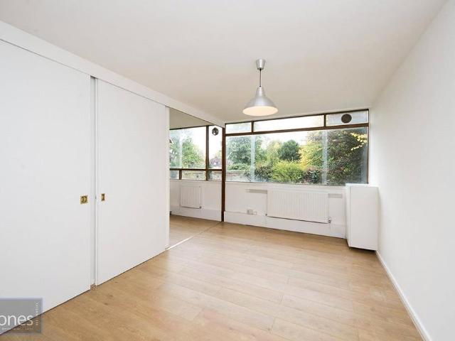 Flat for sale in Belsize Park, Greater London