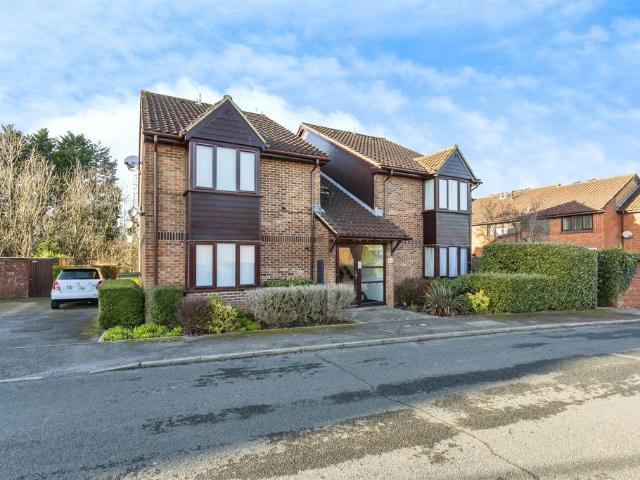 Flat for sale in Wickhurst Green, Horsham