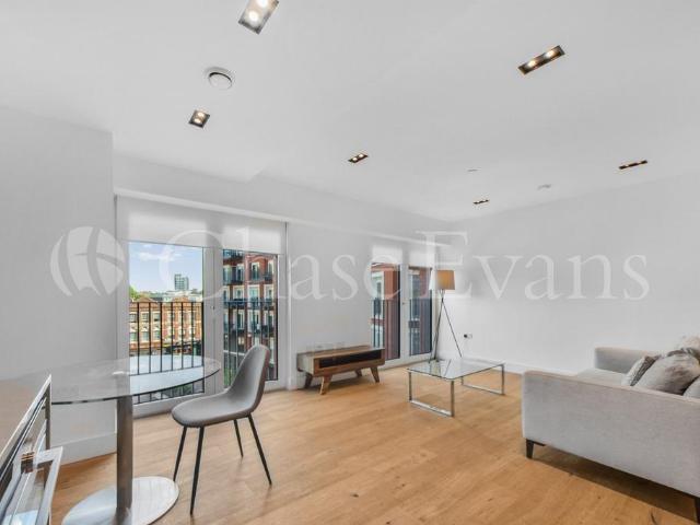 Flat for sale in Vauxhall, Cat Hill