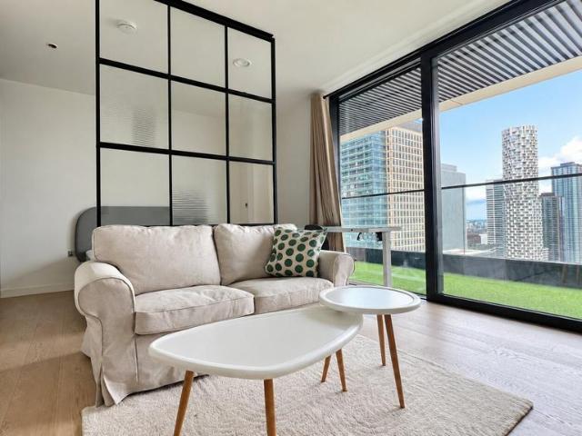 Flat for sale in Canary Wharf, Greater London