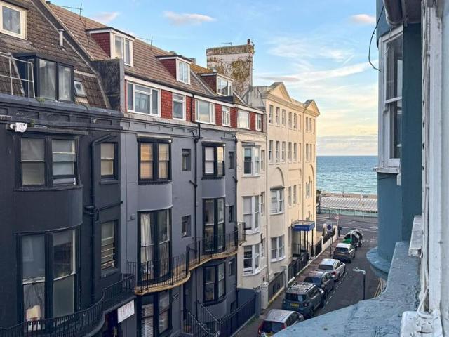 Flat for sale in Queen's Park, Brighton & Hove