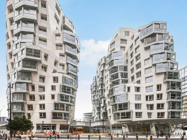 Flat for sale in Nine Elms, Greater London